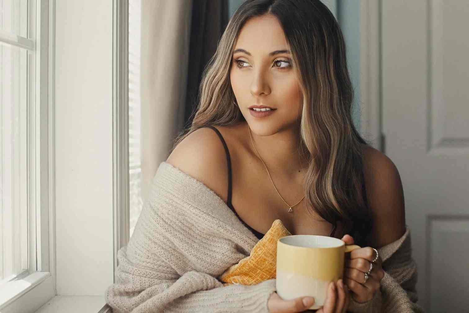 blonde_highlights_on_brunette_hair_simply_colo